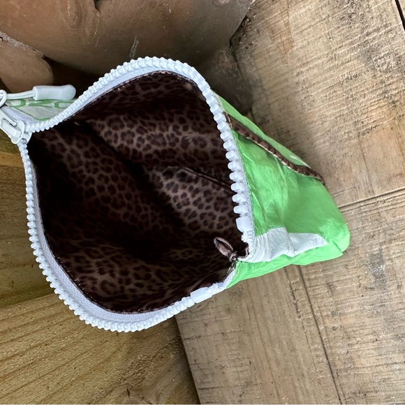 Soflo Riders pouch made with repurposed kite - Picture 4 of 4